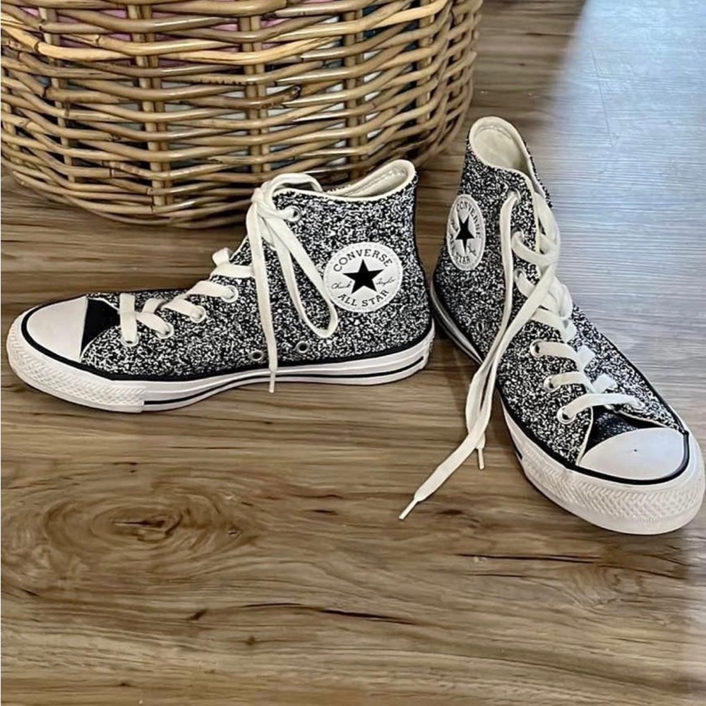 Like new speckled converse